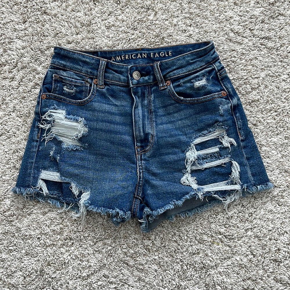 American Eagle women’s Mom jean shorts. Size 2